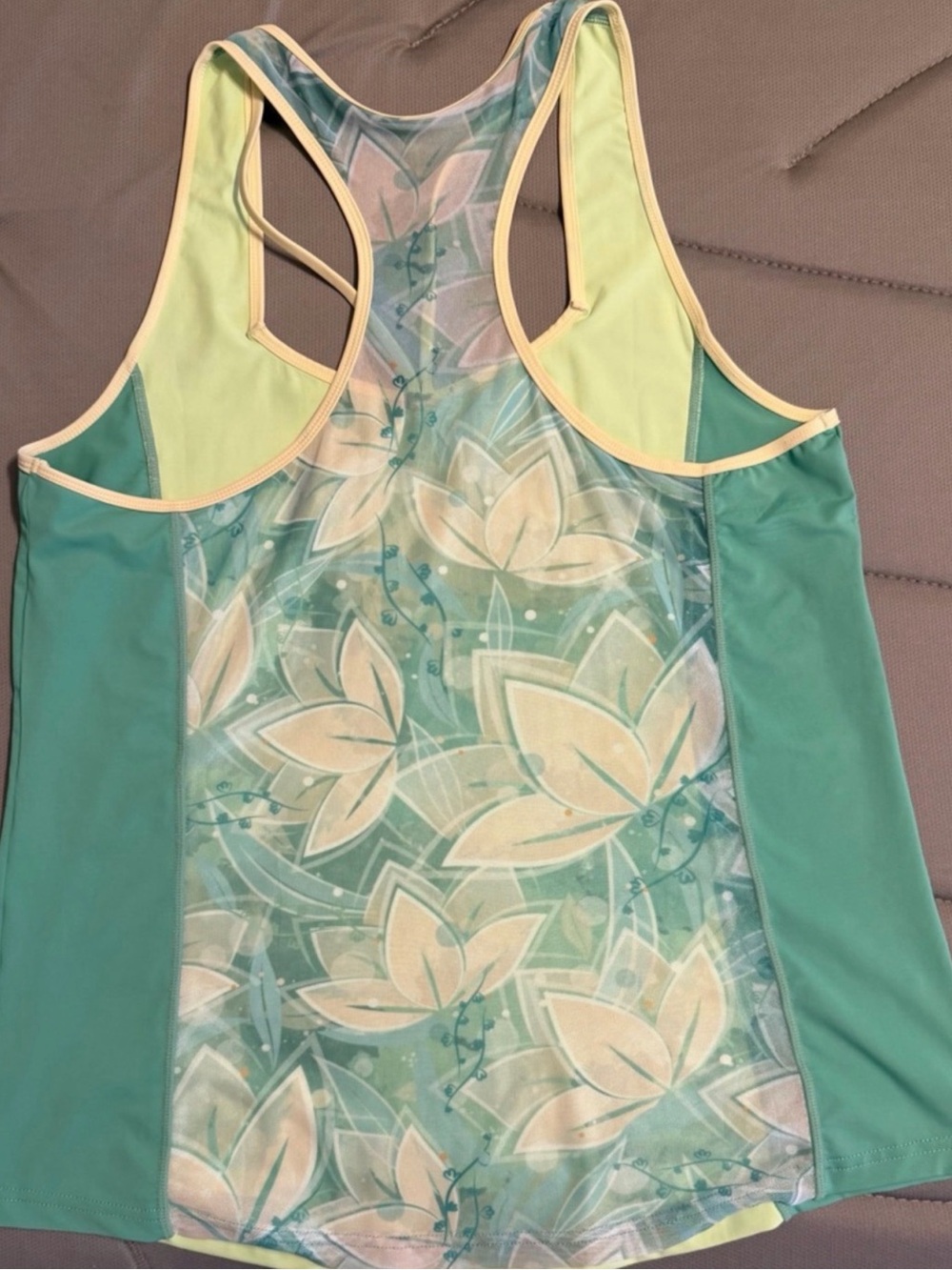 Crowned athletics lily pad flow - tank Large. - Picture 2 of 6